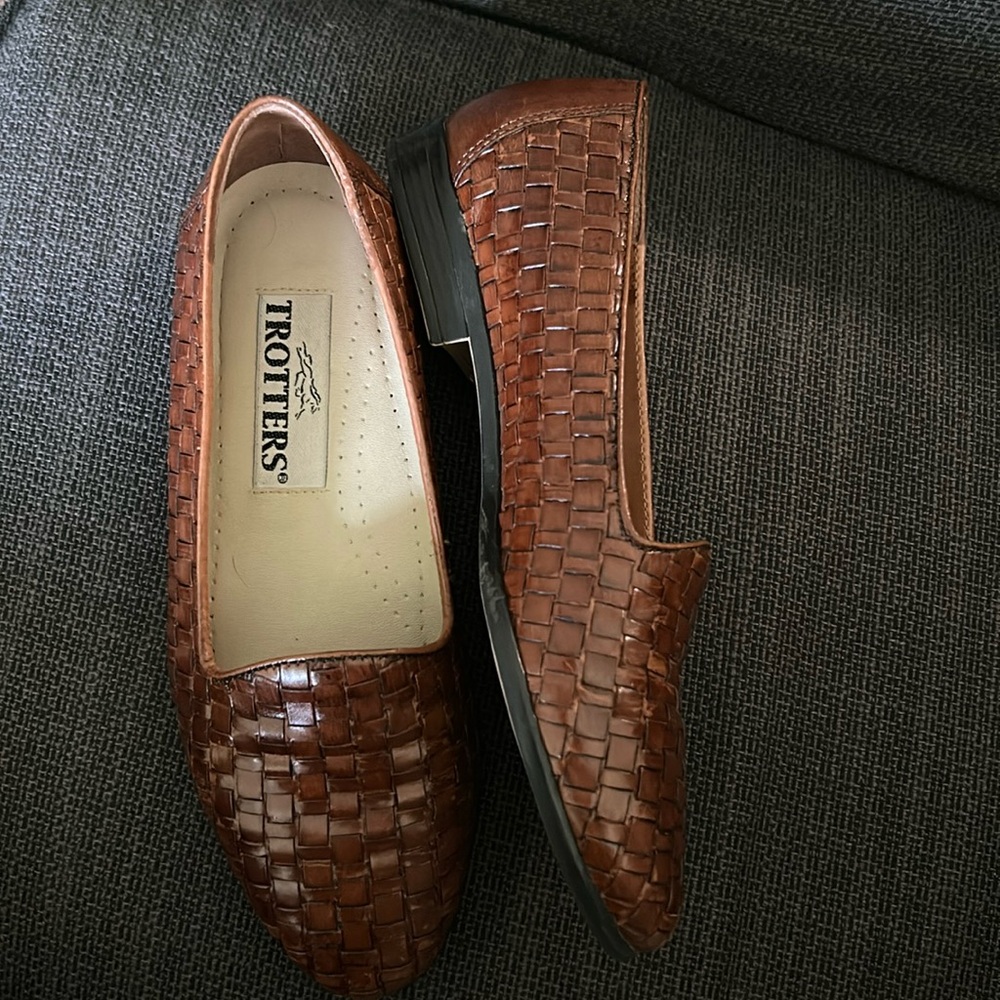 Leather Trotters Liz Brown Woven Flats 6W